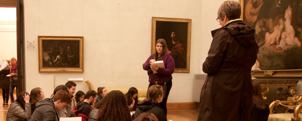 Art history course at a museum