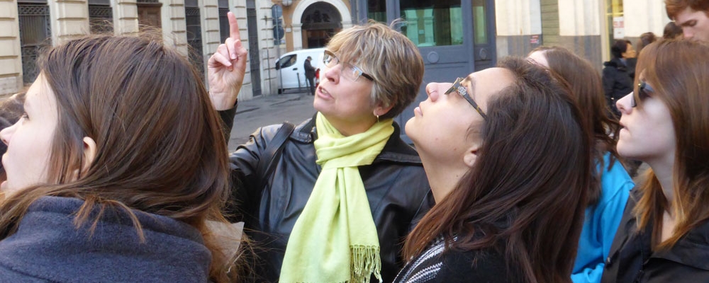 Art history course traveling with professor