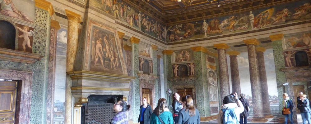 Students in Rome for an off-campus study course