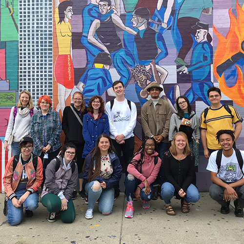 Students exploring Chicago as part of off-campus study course