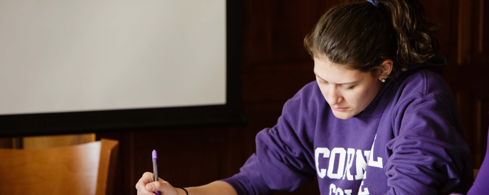 Student in Cornell College sweatshirt
