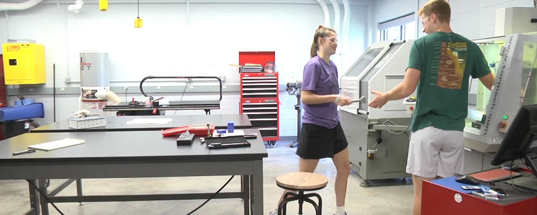 physics students work in the lab