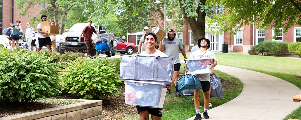 Our athletic teams help new students move into their new spaces!