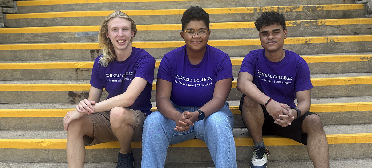 Resident Assistants on the steps to Bowman-Carter Residence Hall
