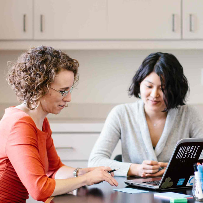 A Cornell College student gets assistance with the Writing Studio consultant. 
